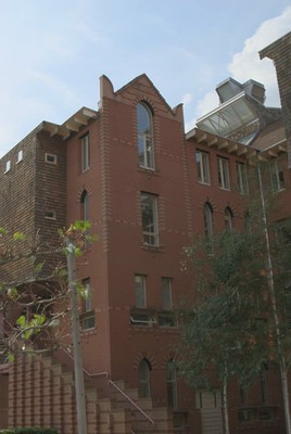 QueensBuilding1_l671.jpg
